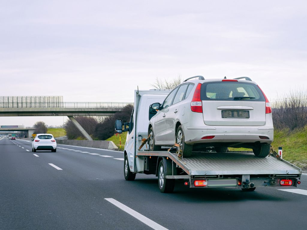 Fast & Reliable Car Towing Service 24/7